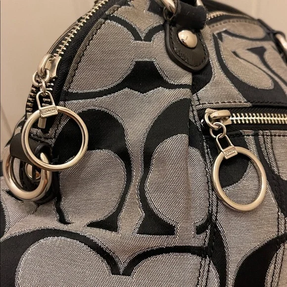 Coach, please check all picture of condition - Picture 8 of 17